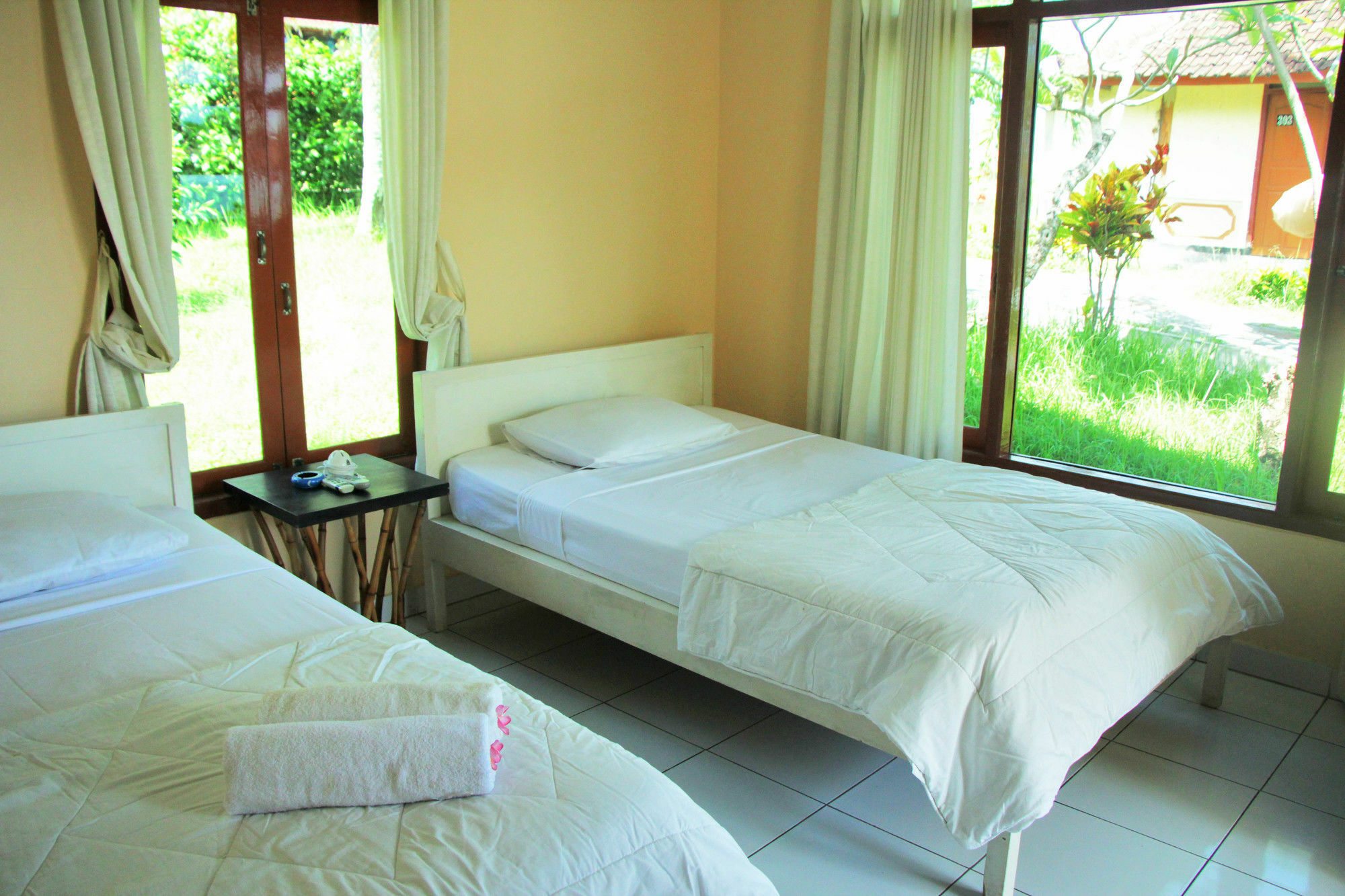 Soka Indah Restaurant & Bungalows Selemadeg  Exterior photo
